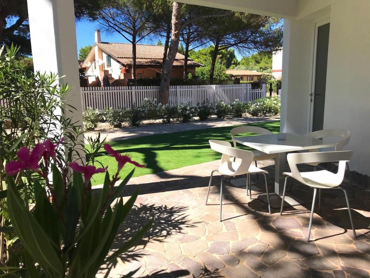 Angolo Mare Apartments & Rooms Porto Pino Exterior foto
