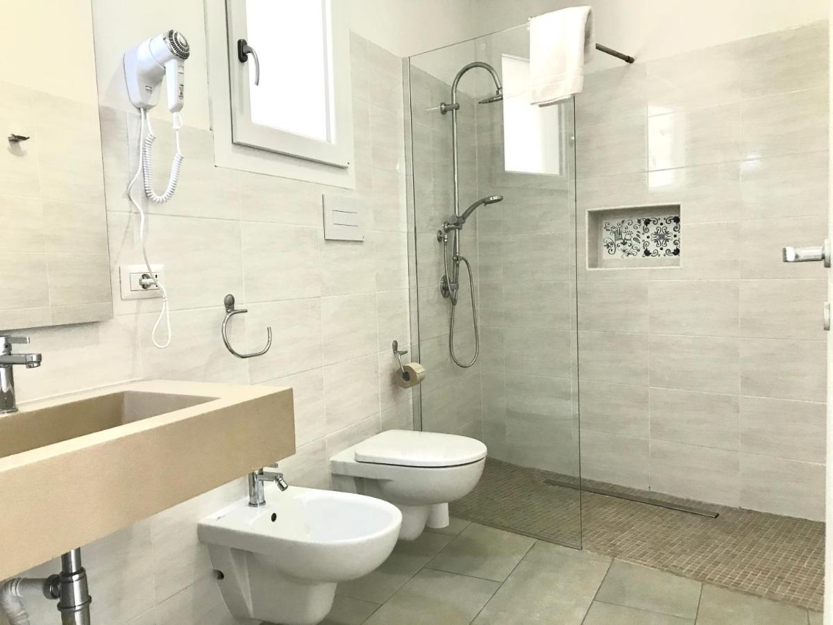 Angolo Mare Apartments & Rooms Porto Pino Exterior foto
