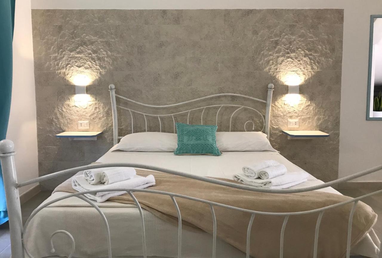 Angolo Mare Apartments & Rooms Porto Pino Exterior foto