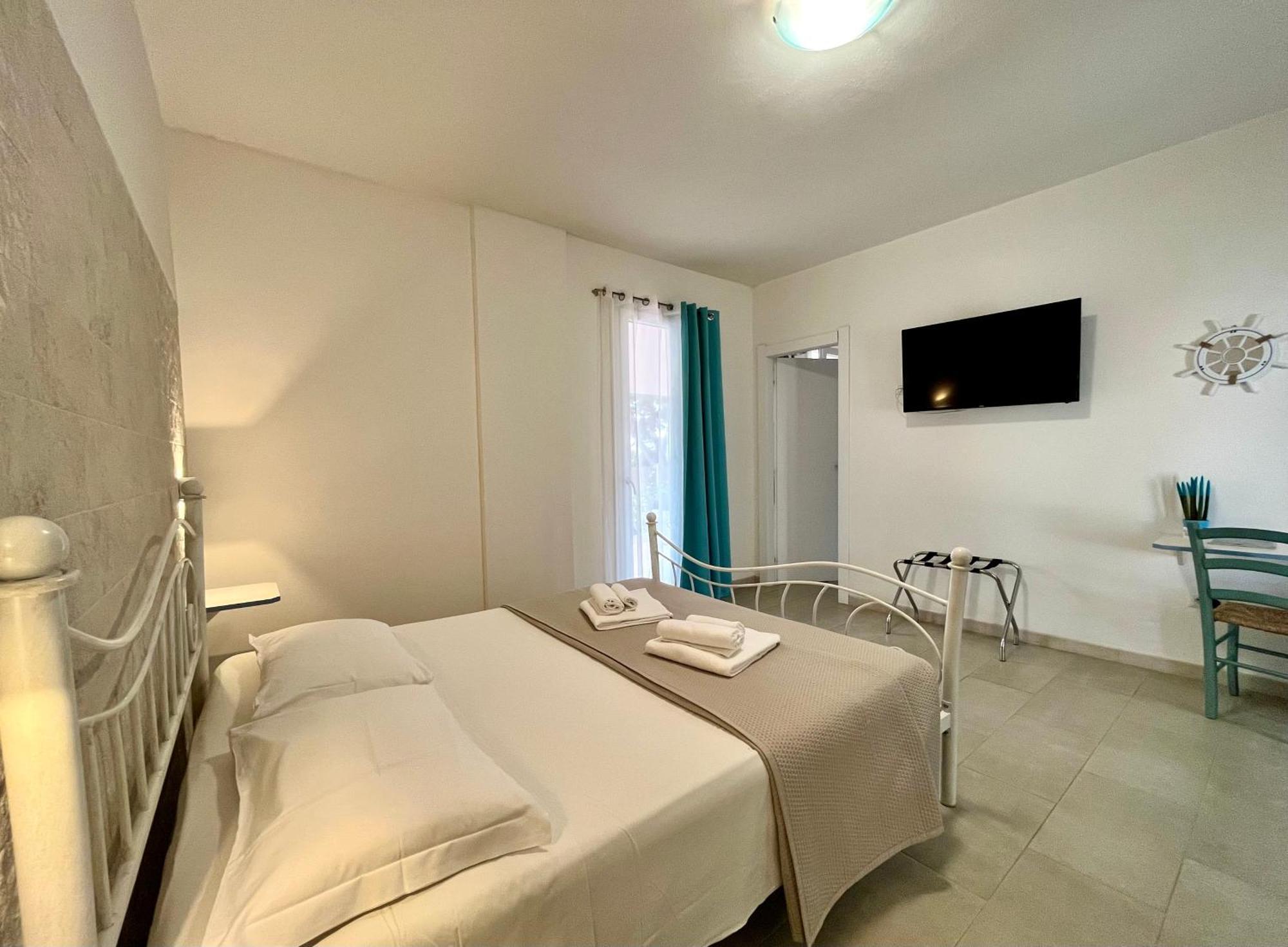Angolo Mare Apartments & Rooms Porto Pino Exterior foto