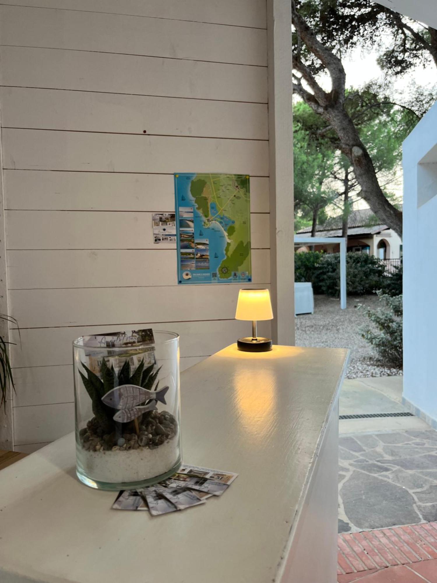 Angolo Mare Apartments & Rooms Porto Pino Exterior foto