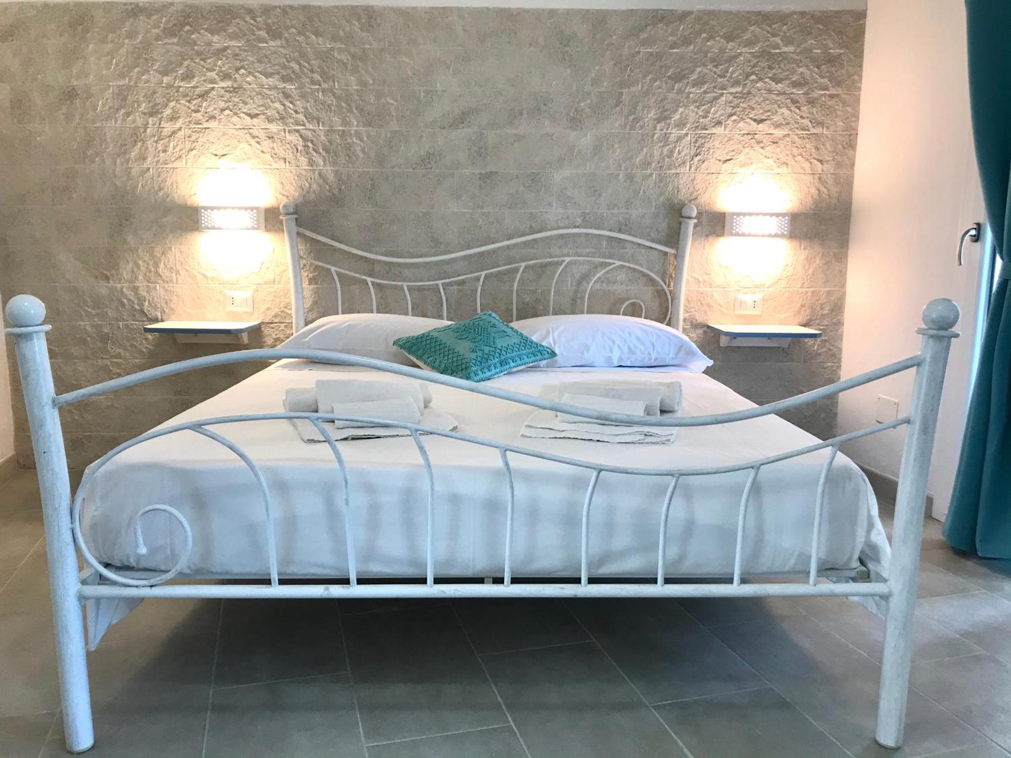 Angolo Mare Apartments & Rooms Porto Pino Exterior foto